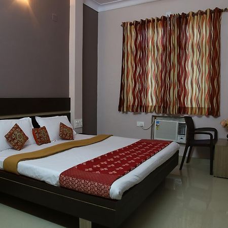 Hotel Shubh Laxmi ウダイプル エクステリア 写真