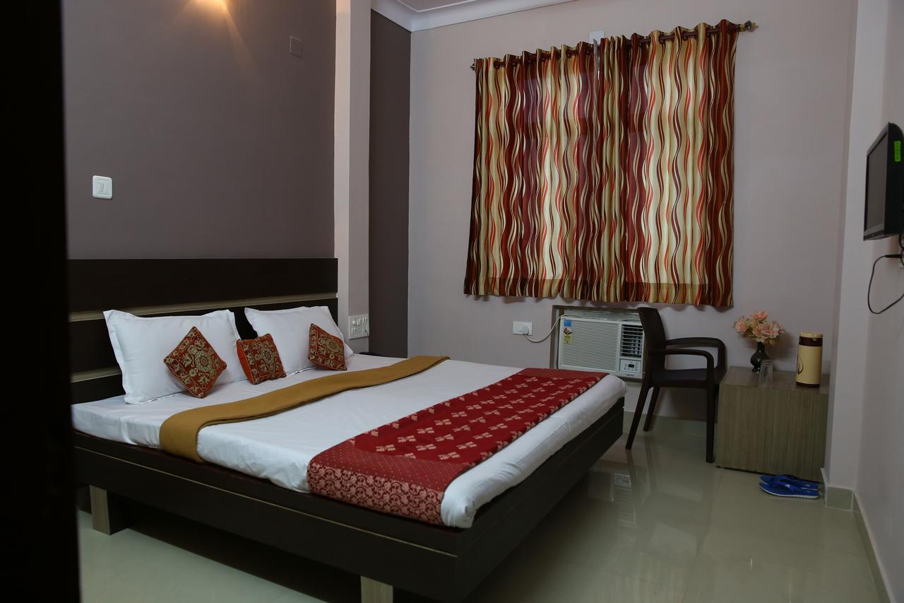 Hotel Shubh Laxmi ウダイプル エクステリア 写真